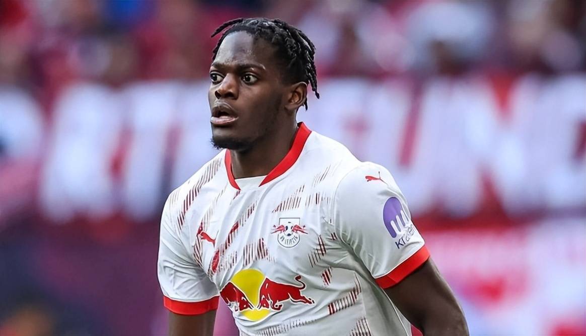 22岁德甲后防帝星横空出世，法国新一代希望之星，3大欧洲豪门疯抢